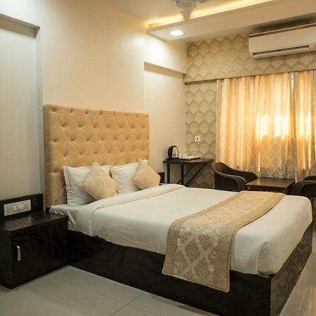 Hotel Dhavalgiri Thána Kültér fotó