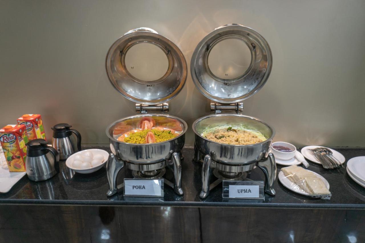 Hotel Dhavalgiri Thána Kültér fotó
